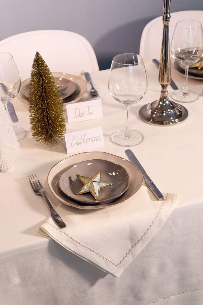 How to Set a Festive Christmas Table