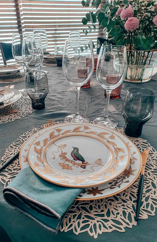 Unify Your Beautiful Table Setting with Matching Colours