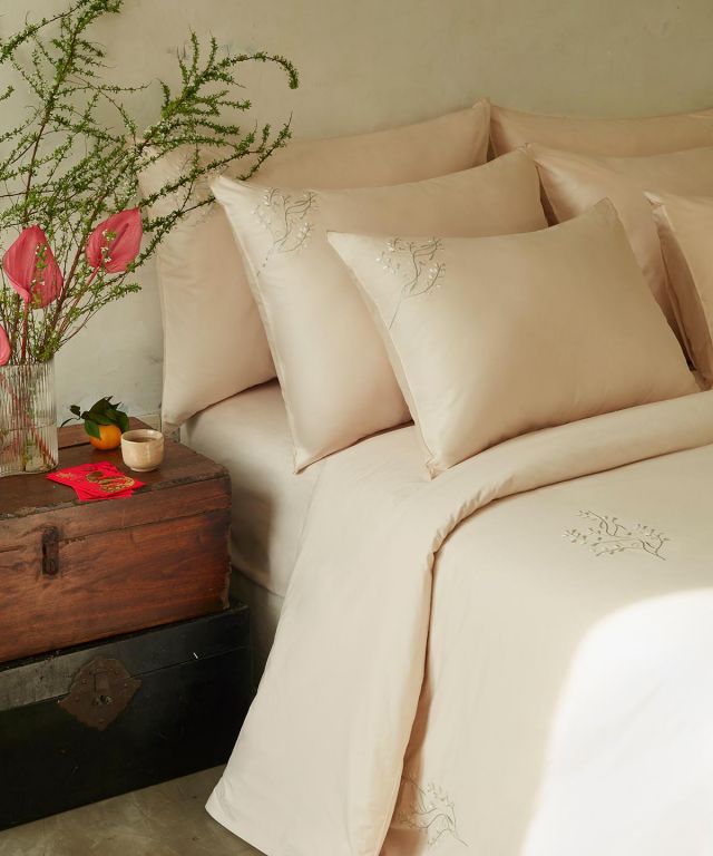 🌟Start the year fresh with Lilystone bed linen—luxuriously soft, timelessly elegant, and the perfect way to refresh your bedroom. ✨

A new year deserves a new touch of comfort. 🛏️
Discover: https://bit.ly/lilystone-bedlinen 
:::
🌟 Khởi đầu năm mới thật hứng khởi cùng bộ chăn ga Lilystone—mềm mại sang trọng, thanh lịch vượt thời gian và là cách hoàn hảo để làm mới không gian phòng ngủ của bạn. ✨

Một năm mới xứng đáng với sự thoải mái mới. 🛏️

#NewYearNewSheets #LilystoneBedLinen #FreshStart
